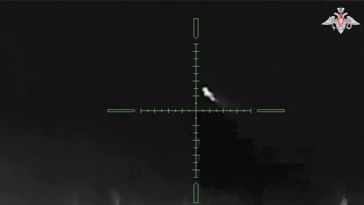 Russian soldiers shot down Ukrainian UAVs with rifle. Photo: Cut from video of the Russian Ministry of Defense