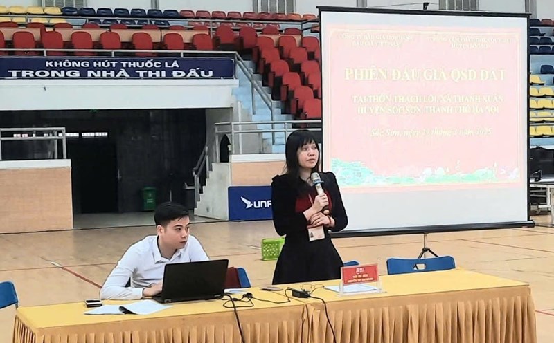 Land use rights auction in Thach Loi village, Thanh Xuan commune, Soc Son district, Hanoi. Photo: VNA