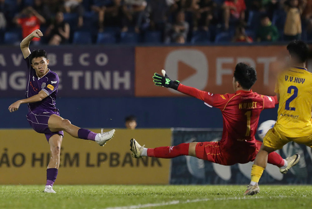 Vo Hoang Minh Khoa thi dau an tuong tai V.League mua nay. Anh: Thanh Vu