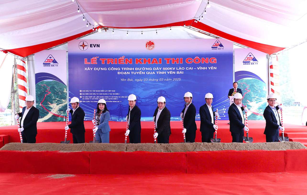 The groundbreaking ceremony for the 500KV Lao Cai - Vinh Yen transmission line, the section passing through Yen Bai province. Photo: Tuyet Lan