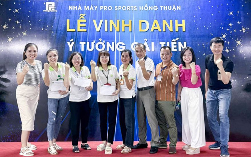 Pro Sports Hong Thuan factory honors creative and effective ideas to increase productivity for workers. Photo: Minh Huong