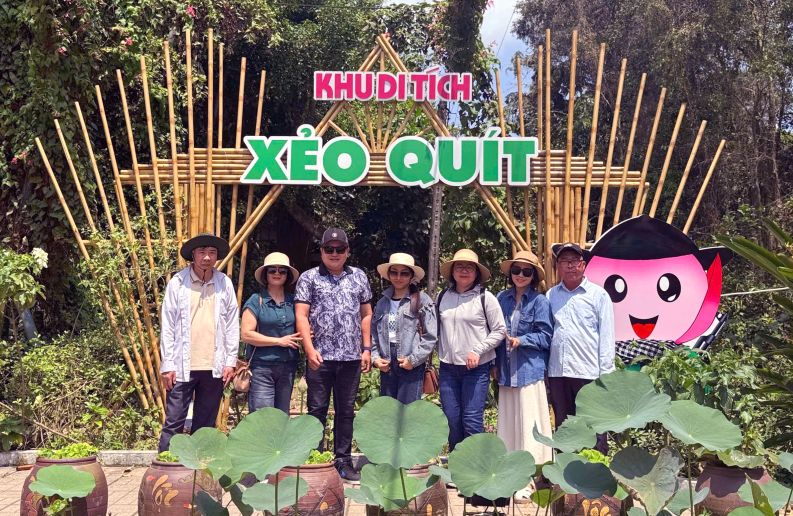 Tham quan di tich cach mang Xeo Quyt. Anh: Thanh Mai