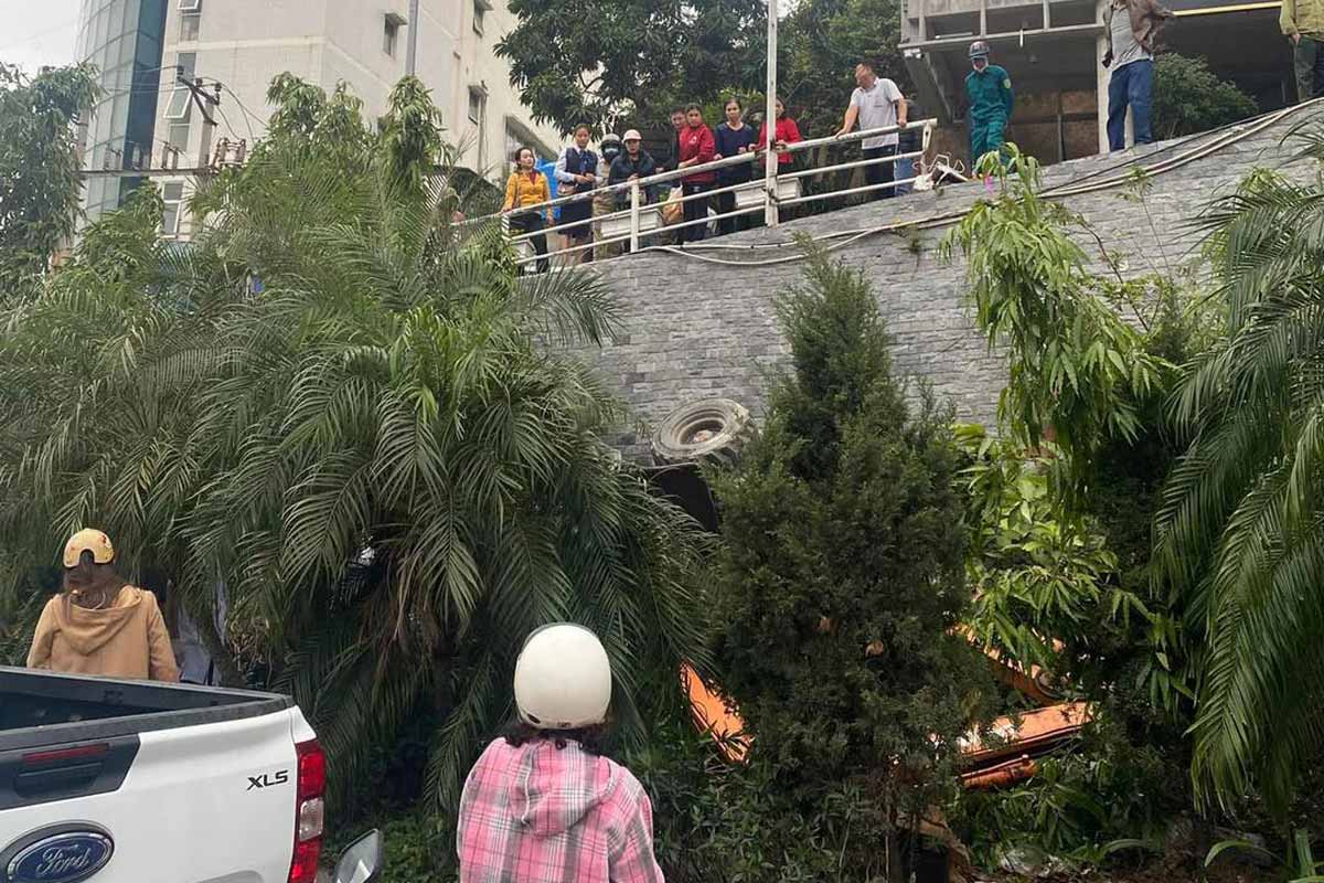 Scene of the motorbike overturning in Ha Long City, Quang Ninh Province. Photo: Provided by the people