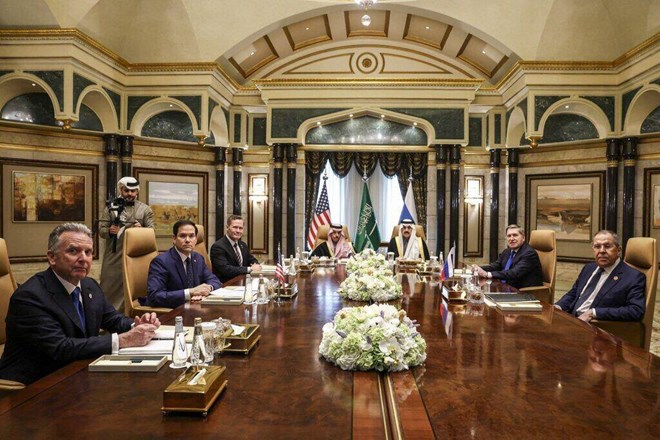 Cuoc dam phan giua Nga va My do Ngoai truong Nga Sergei Lavrov va Ngoai truong My Marco Rubio chu tri ngay 18.2 ket thuc sau khoang 4,5 gio tai Riyadh, Saudi Arabia. Anh: AFP