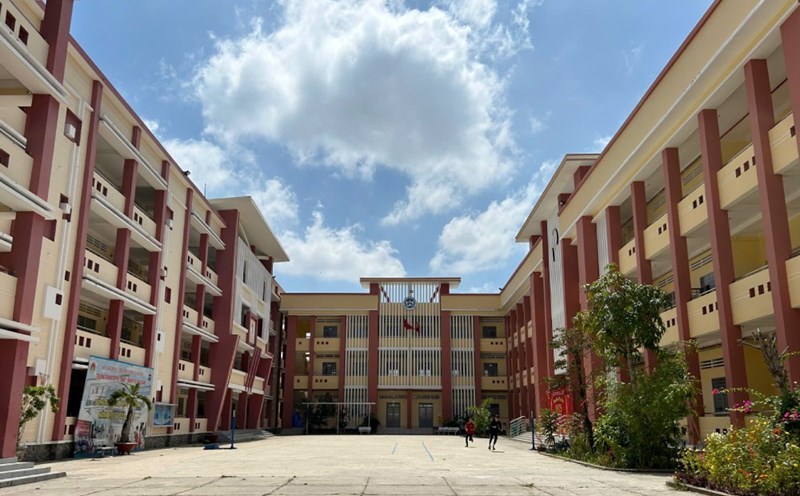 Kien Giang Secondary School is a public service unit under the provincial Department of Education and Training. Photo: Ngoc Mai
