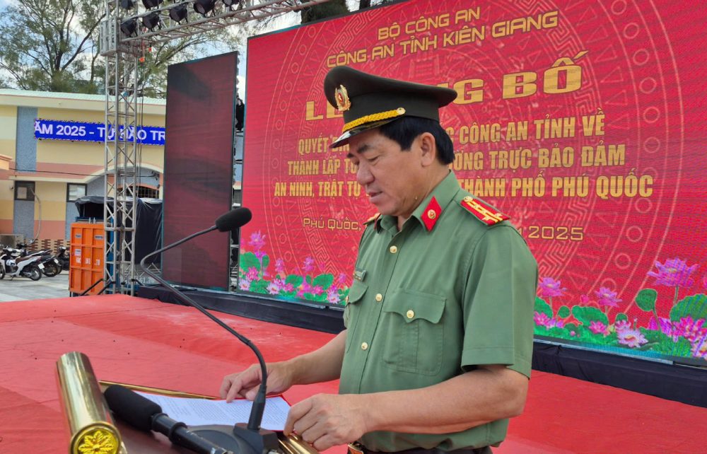 Dai ta Nguyen Van Han - Giam doc Cong an tinh phat bieu tai le cong bo. Anh: Van Khanh
