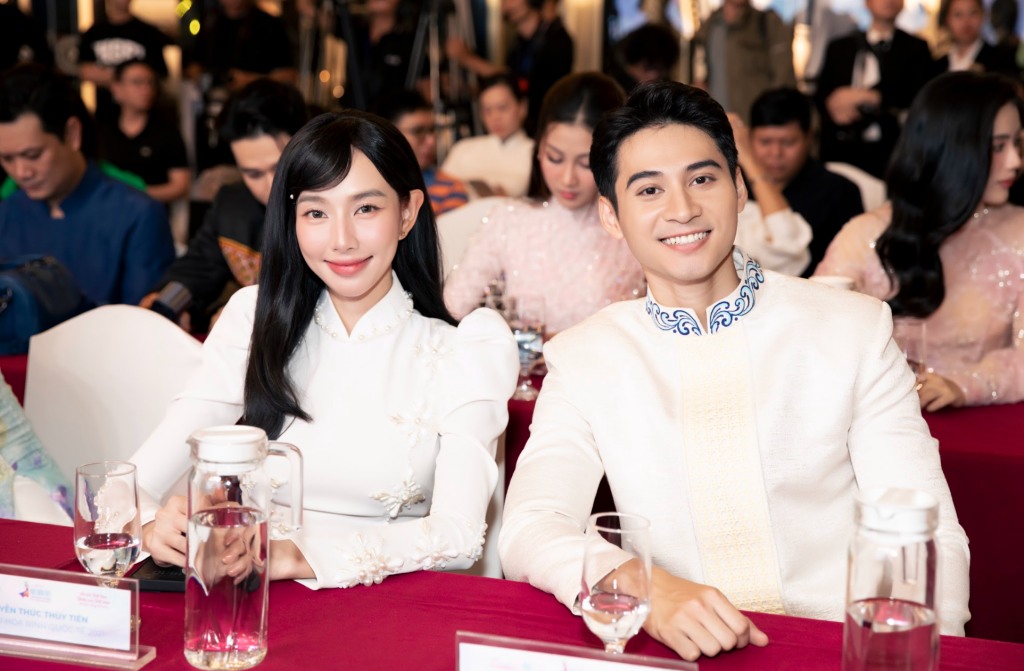 Miss Thuy Tien, King Tuan Ngoc are Ambassadors of the Ho Chi Minh City Ao Dai Festival. Photo: Organizing Committee