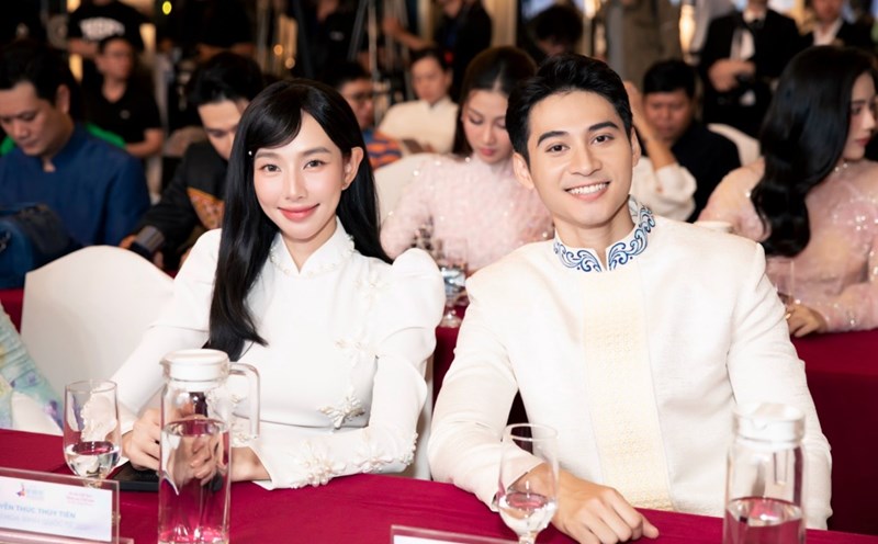 Miss Thuy Tien, King Tuan Ngoc are Ambassadors of the Ho Chi Minh City Ao Dai Festival. Photo: Organizing Committee