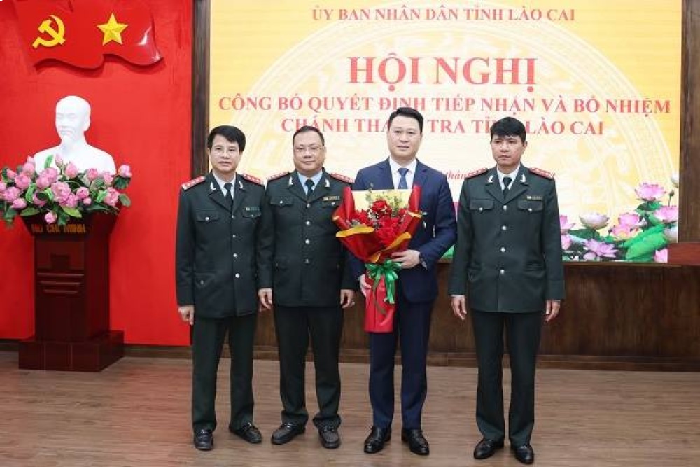 The conference announced the decision to receive and appoint the Chief Inspector of Lao Cai province. Photo: Laocai.gov.vn