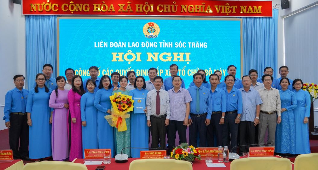 Lanh dao Tinh uy, LDLD tinh chup anh cung Ban chap hanh Cong doan UBND tinh Soc Trang 