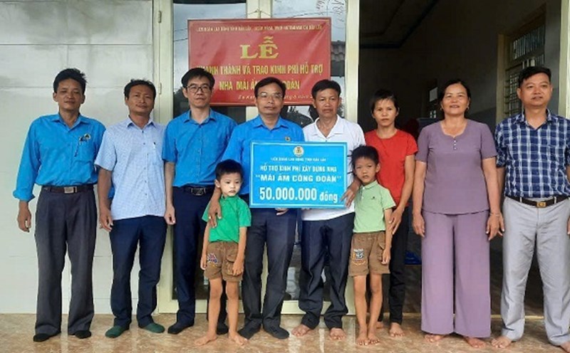 Many union members of the Dak Lak provincial agricultural sector were supported to build "Union Shelter" houses in 2024. Photo: Bao Trung
