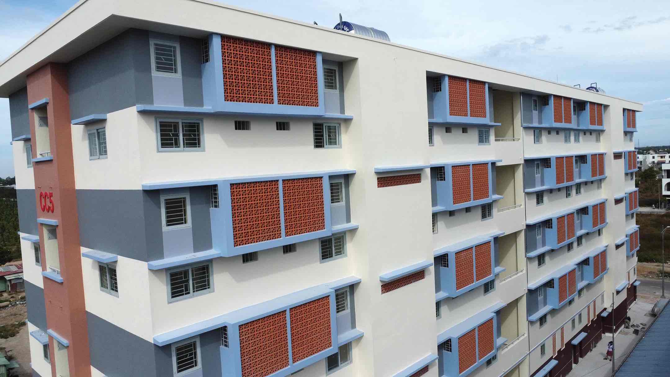 CC5 workers' apartment block is being opened for sale by Thong Nhat Joint Stock Company. Photo: M.C