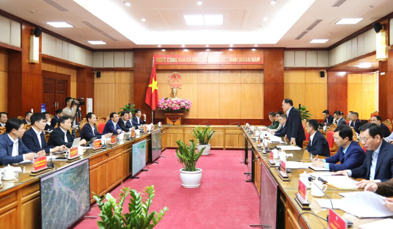 Lang Son province held a meeting to discuss speeding up the investment progress of the nearly 500 billion VND power project. Photo: Tri Dung