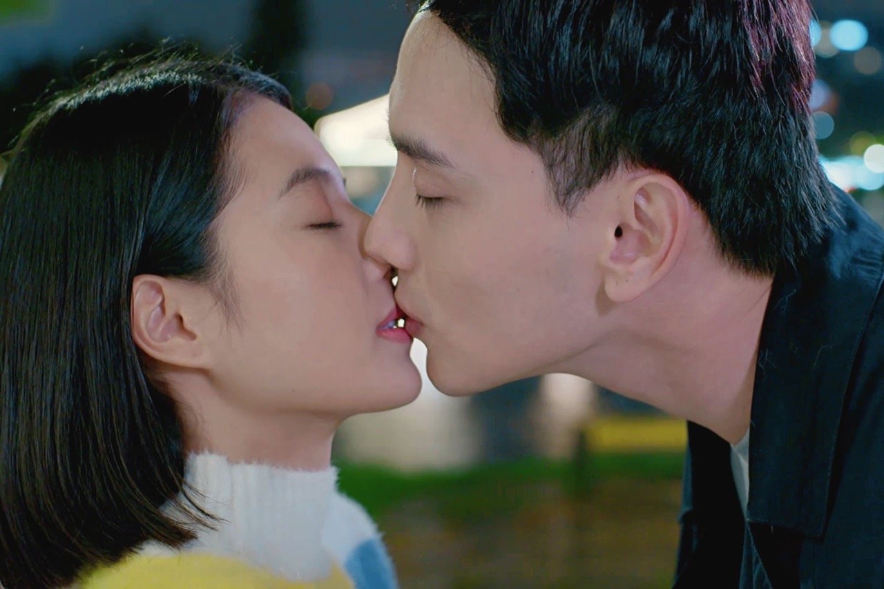 Thuan Nguyen and Bich Ngoc in the film. Photo: VieON