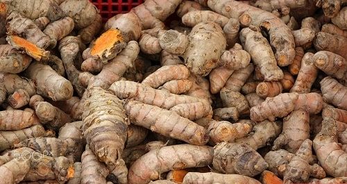 Turmeric is said to be able to help lower blood sugar and detoxify the liver, especially when combined with lemon juice. Photo: Kieu Vu