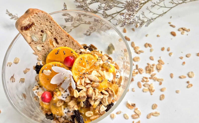 We can add oats to some breakfast dishes to help sleep better. Photo: Khanh Linh