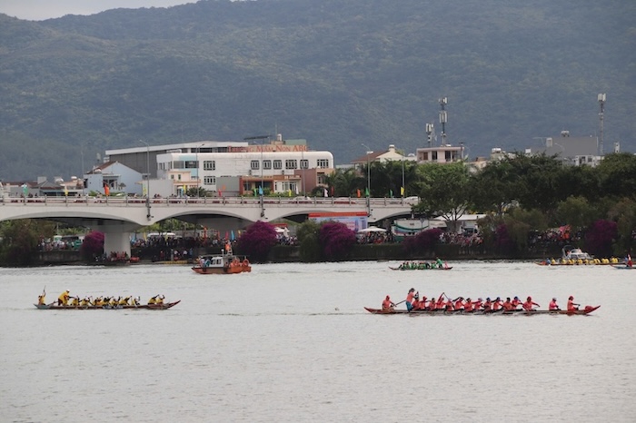 The Da Nang Traditional Boat Racing Association attracted nearly 400 athletes. Photo: Nguyen Linh