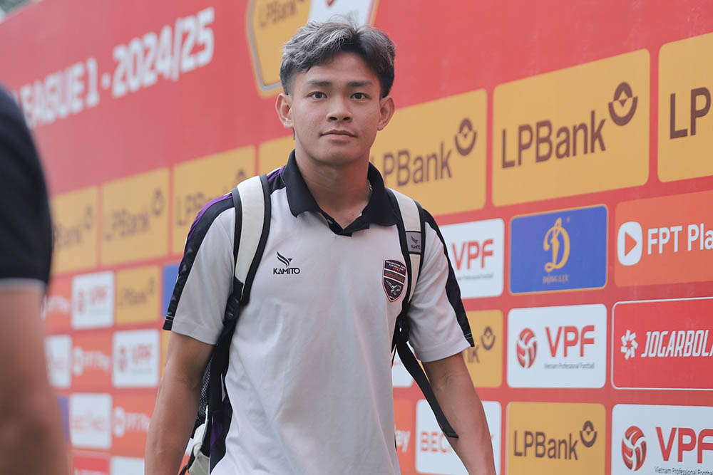 Bui Vi Hao was injured during Binh Duong's training session. Photo: Binh Duong Club