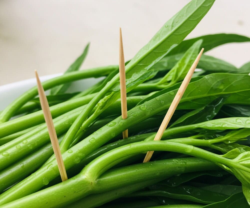Using toothpicks in vegetable trays will help retain water and maintain freshness without having to put them in the refrigerator. Photo: AI - Dat