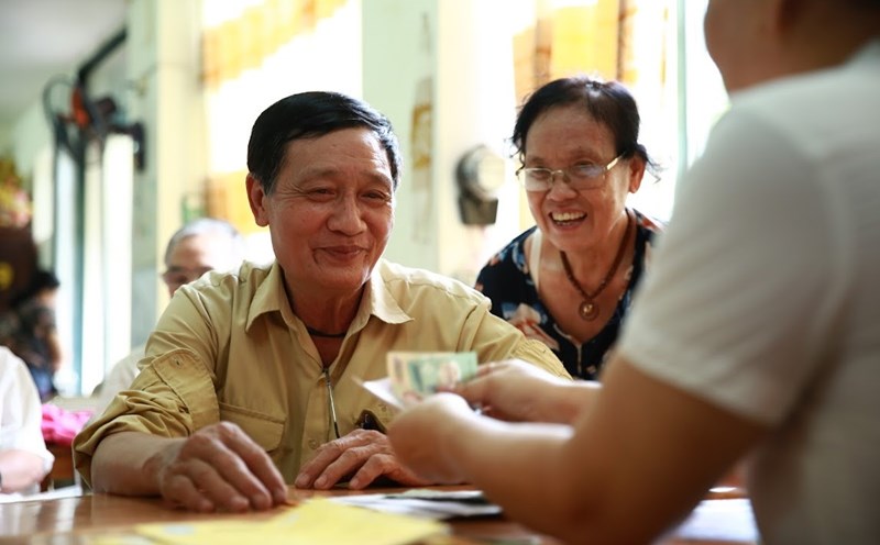 One of the conditions to receive a pension is to have paid social insurance for 15 years or more. Illustrative photo: Hai Nguyen