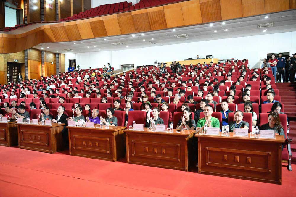 Cac dai bieu tham du le be mac Tien Phong Marathon 2025. Anh: BTC