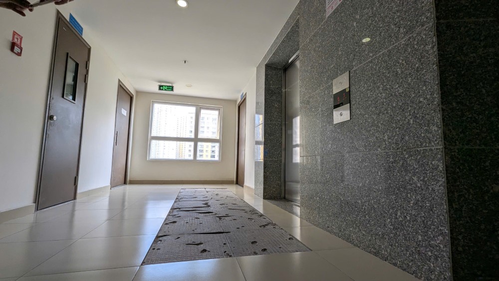 El estado actual de la vivienda de 29 pisos en la ciudad de HCMC con grietas en las paredes tras el terremoto