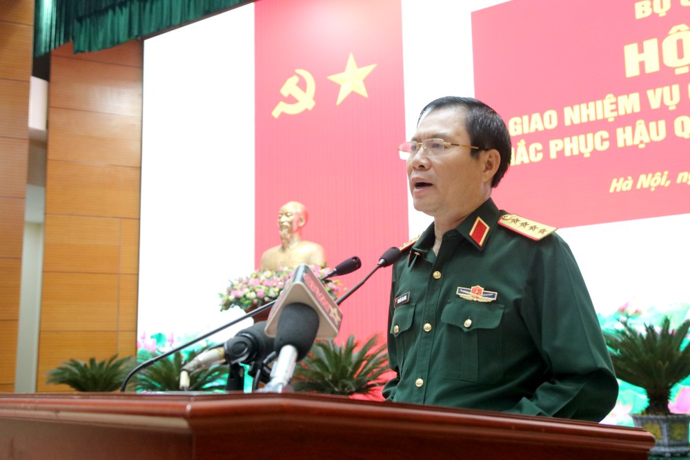 General Nguyen Tan Cuong - Member of the Party Central Committee, Chief of the General Staff of the Vietnam People's Army (VPA), Deputy Minister of National Defense - gave a speech at the Conference. Photo: Tran Vuong