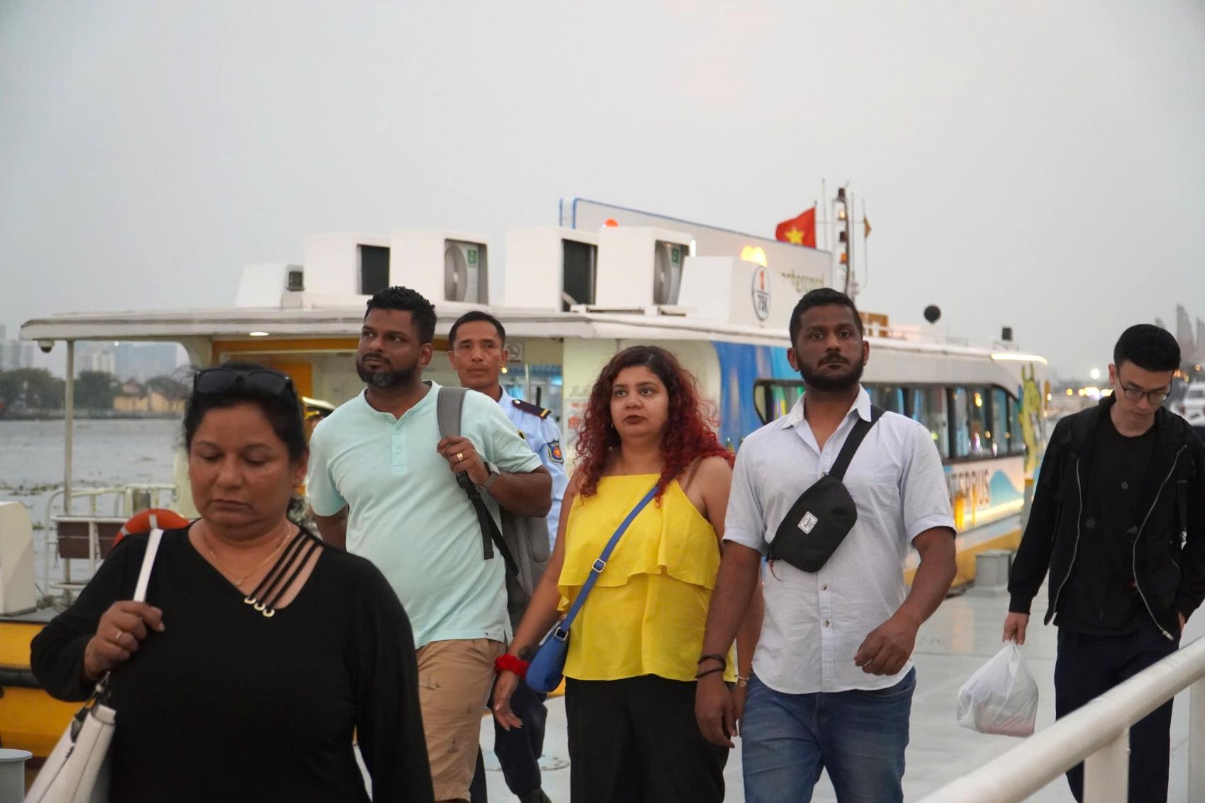 Los turistas visitan, exploran la ciudad de Ciudad Juarez. Imagen de la pagina