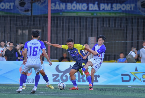 The 2025 Southern Ta Pha Cup 7-a-side championship kicked off with many extremely exciting matches. Photo: Organizing Committee