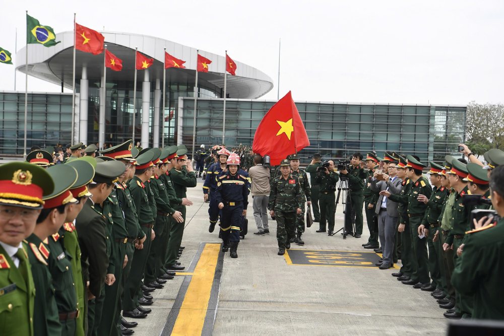 The Vietnamese Army and People's Public Security forces set off to Myanmar to support the recovery of the consequences of the earthquake. Photo: Hai Nguyen