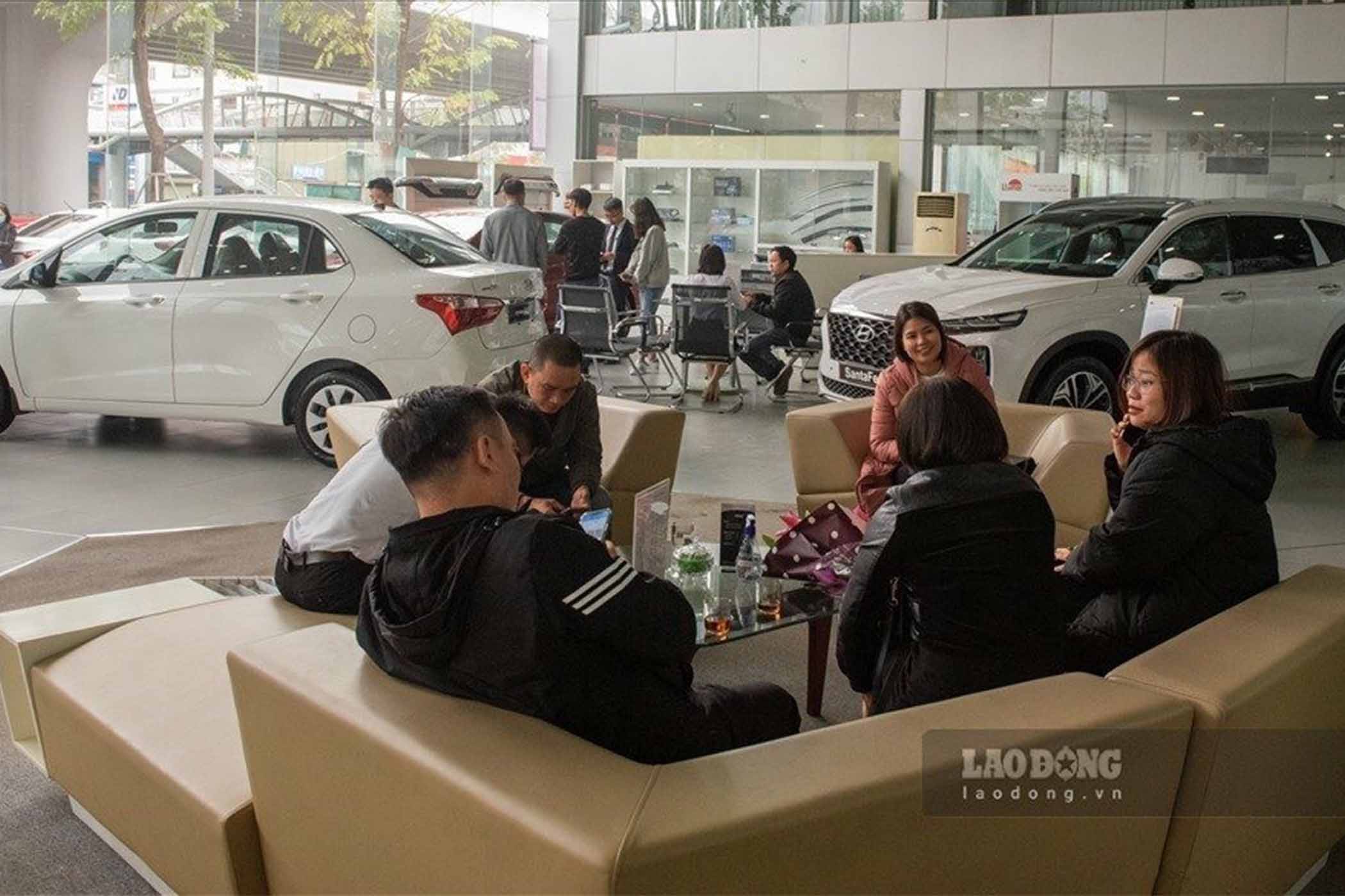 La planificacion cuidadosa de su presupuesto le ayudara no solo a comprar un automovil sino tambien a mantener los costos de uso durante el periodo de propiedad. Imagen de Khanh Linh