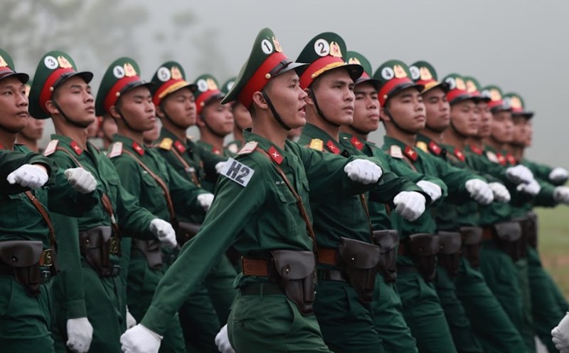The Ministry of National Defense has drafted the 2nd Circular on policies and regimes when reorganizing and streamlining the apparatus in the Army. Illustrative photo: Hai Nguyen