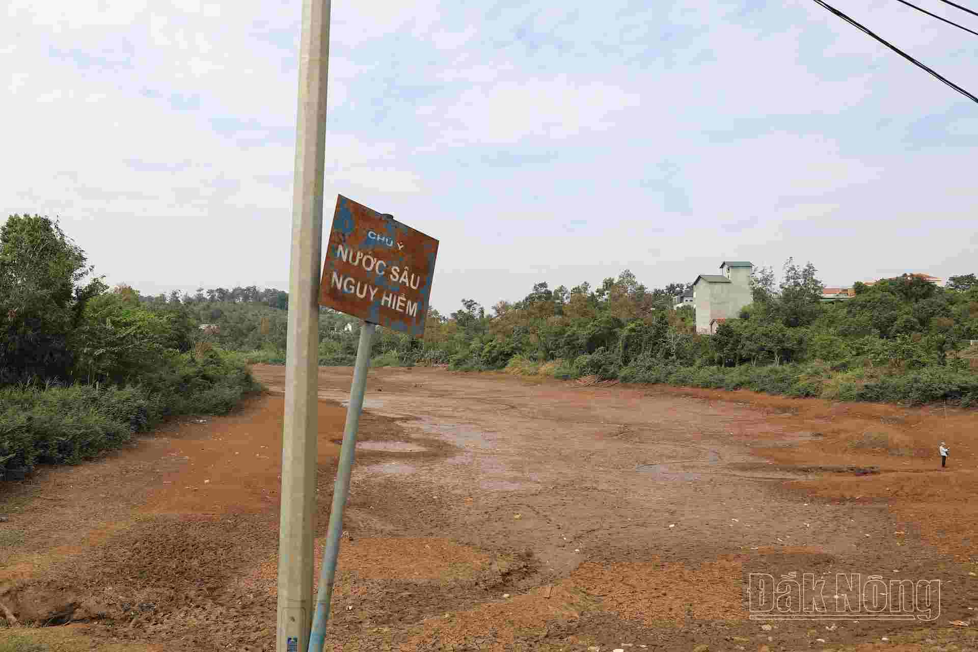 A dam in Dak Nong has run out of water. Photo: Le Phuoc