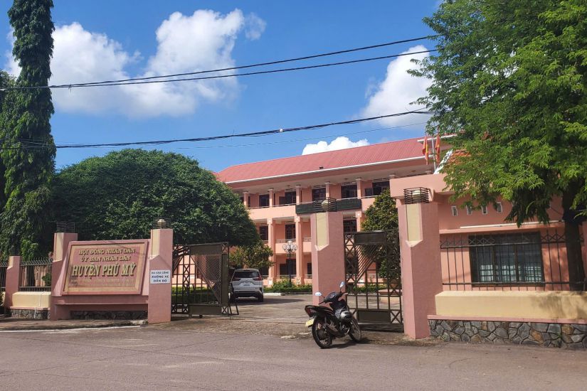 Headquarters of Phu My District People's Committee (Binh Dinh). Photo: Phuong Thao
