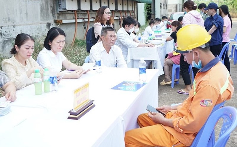 During Workers' Month 2025, Dak Lak provincial trade unions at all levels will implement many welfare programs for union members. Photo: Bao Trung