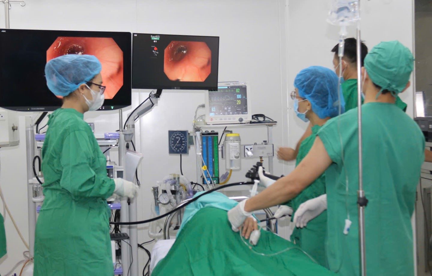 In 2025, the number of employees receiving salaries from the state budget of Khanh Hoa's health service units will be 2,571 people. Photo: Phuong Linh