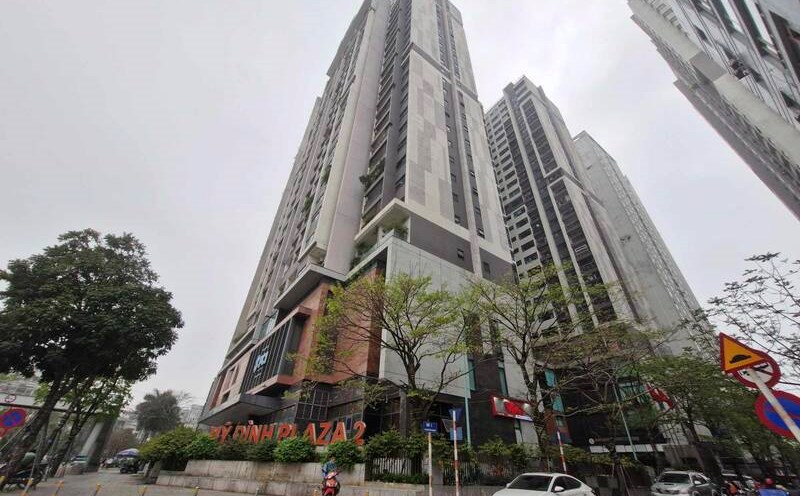 Many owners are selling apartments in Hanoi at slightly reduced prices from 100-200 million VND/apartment. Photo: Thu Giang