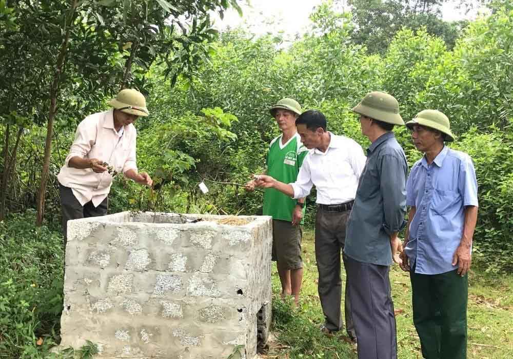 Cement tank collects shells and packaging of pesticides in Nghe An. Photo: Minh Thai
