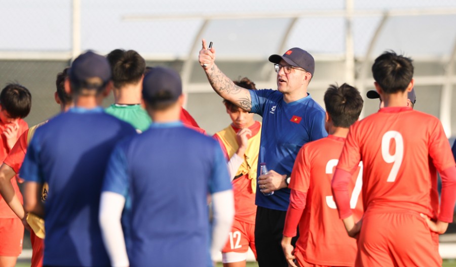 Coach Roland selected 23 players to participate in the 2025 U17 Asian Cup finals. Photo: VFF