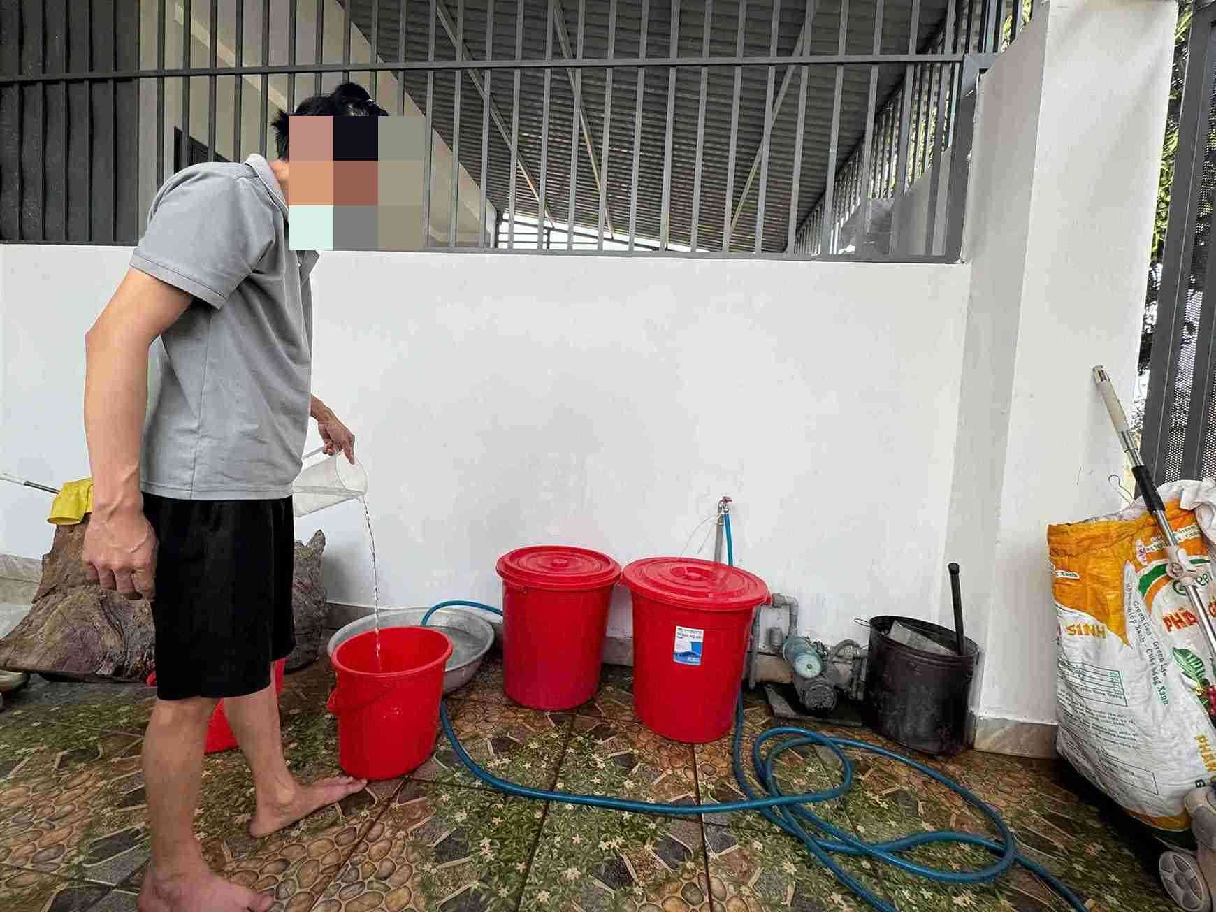 Many people in Buon Ma Thuot city (Dak Lak province) are lacking clean water for use. Photo: Bao Trung