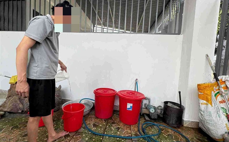 Many people in Buon Ma Thuot city (Dak Lak province) are lacking clean water for use. Photo: Bao Trung