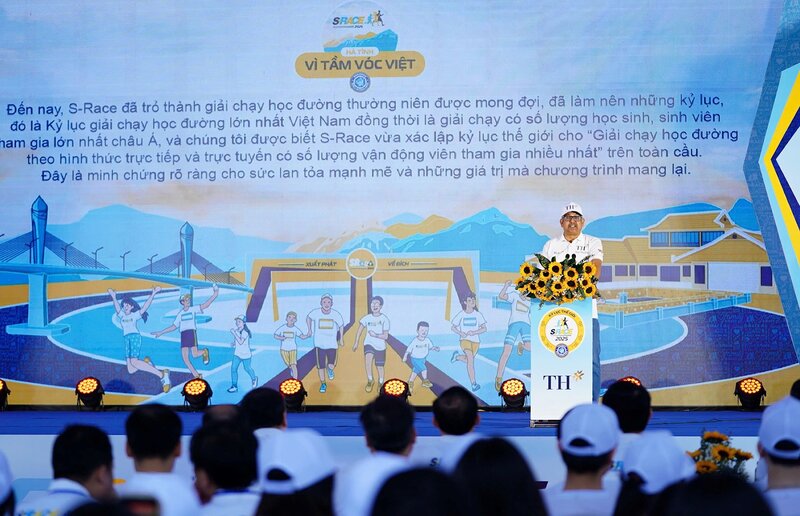 Ong Arghya Mandal - dai dien tap doan TH phat bieu tai S-Race Ha Tinh Anh: BTC