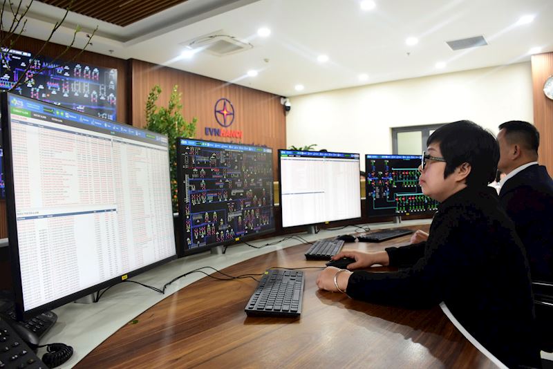EVNHANOI promotes investment and applies advanced technology to power grid management and operation. Photo: Viet Anh.