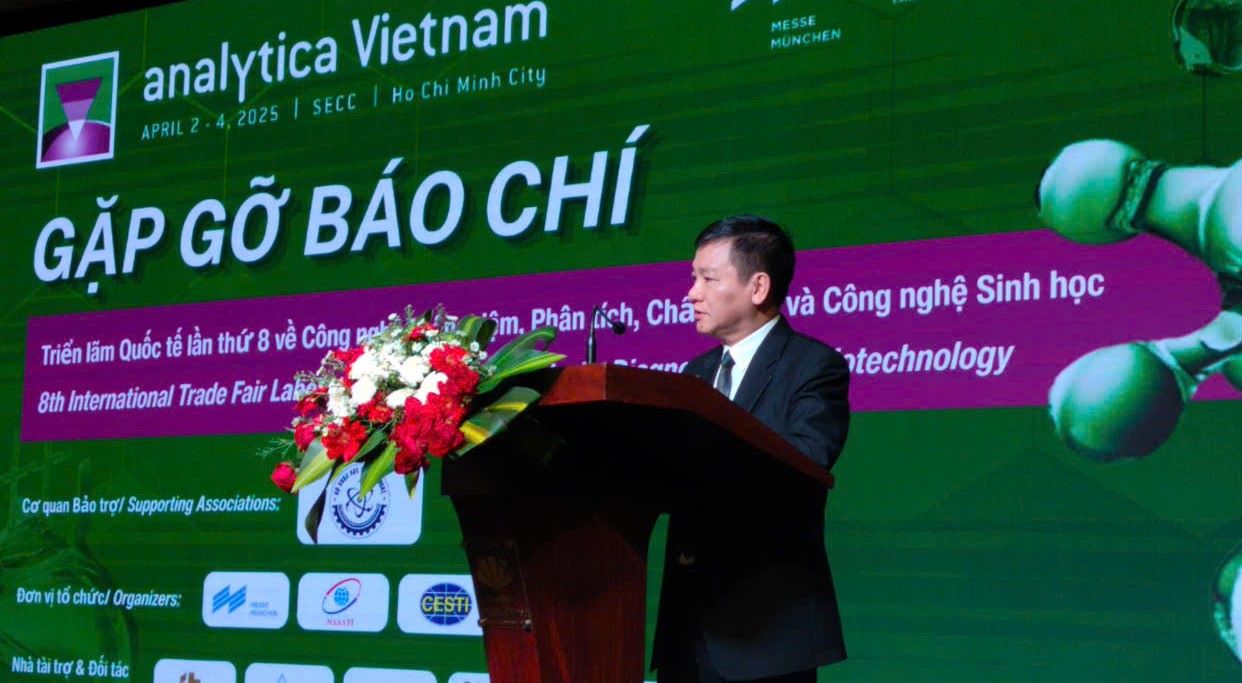 Mr. Vu Anh Tuan, Deputy Director of the Department of Information and Statistics of Vietnam, shared some noteworthy information about Analytica 2025, taking place in Ho Chi Minh City. Photo: Nguyen Dang