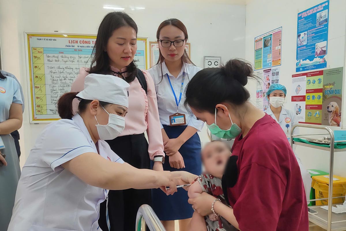 Quang Ninh has completed a measles vaccination campaign for children aged 6 months to 10 years with a rate of 95.9%. Photo: Doan Hung