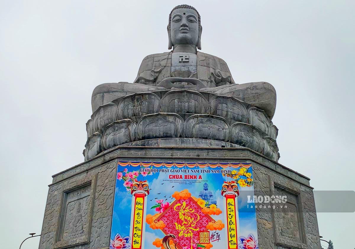 La estatua de Buda de piedra verde en el templo de Ping A (en la ciudad de Nghia Thinh, distrito de Nghia Hung, provincia de Nam Dinh) establecio un record. Imagen de Havi