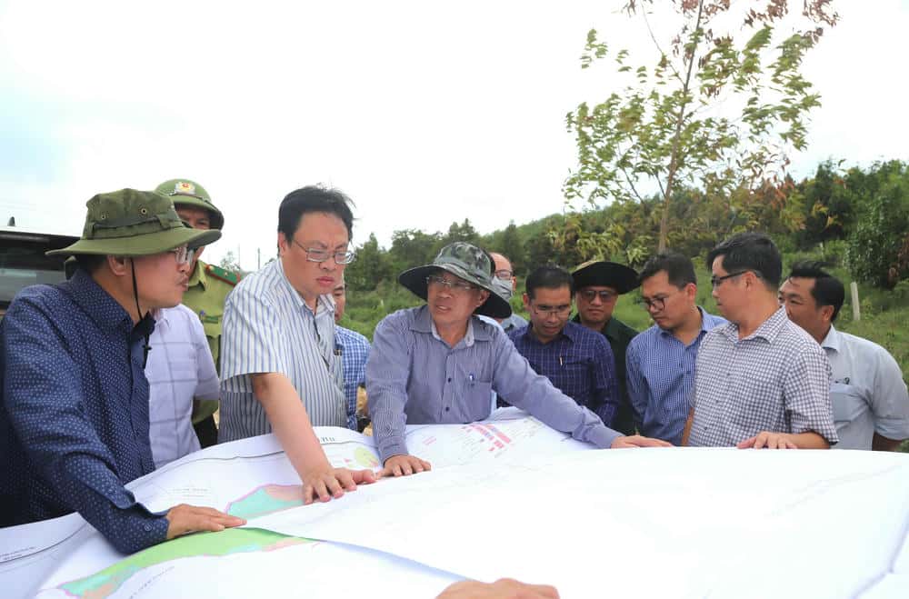 Lam Dong provincial leaders conduct a field survey of the Tan Phu - Bao Loc and Bao Loc - Lien Khuong expressways. Photo: Lam Hong