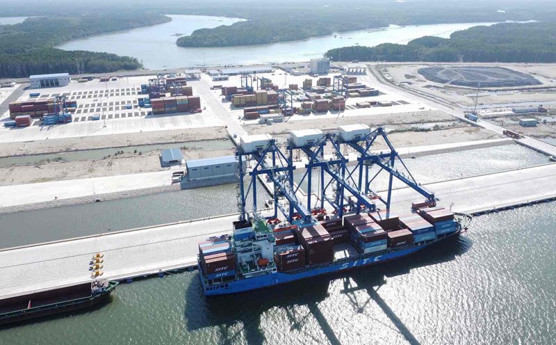 Phuoc An Industrial Park in Dong Nai was invested in construction to promote and exploit the unique advantages of Phuoc An port. Photo: HAC