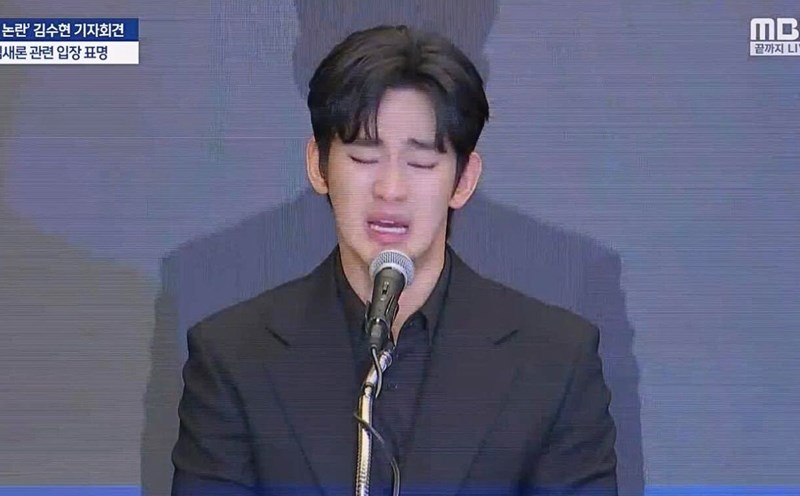 Kim Soo Hyun cried at the press conference. Photo: video cut