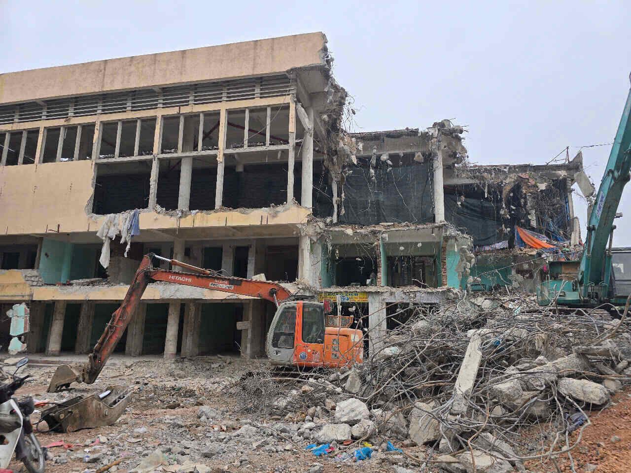 El Mercado de los Dragones de Ninh Binh esta siendo demolido para dar paso al proyecto de construccion de la red de irrigacion del sur del rio Yun y el proyecto de la ponte de Cha La. Imagen de la pagina web de la Universidad de Hong Kong